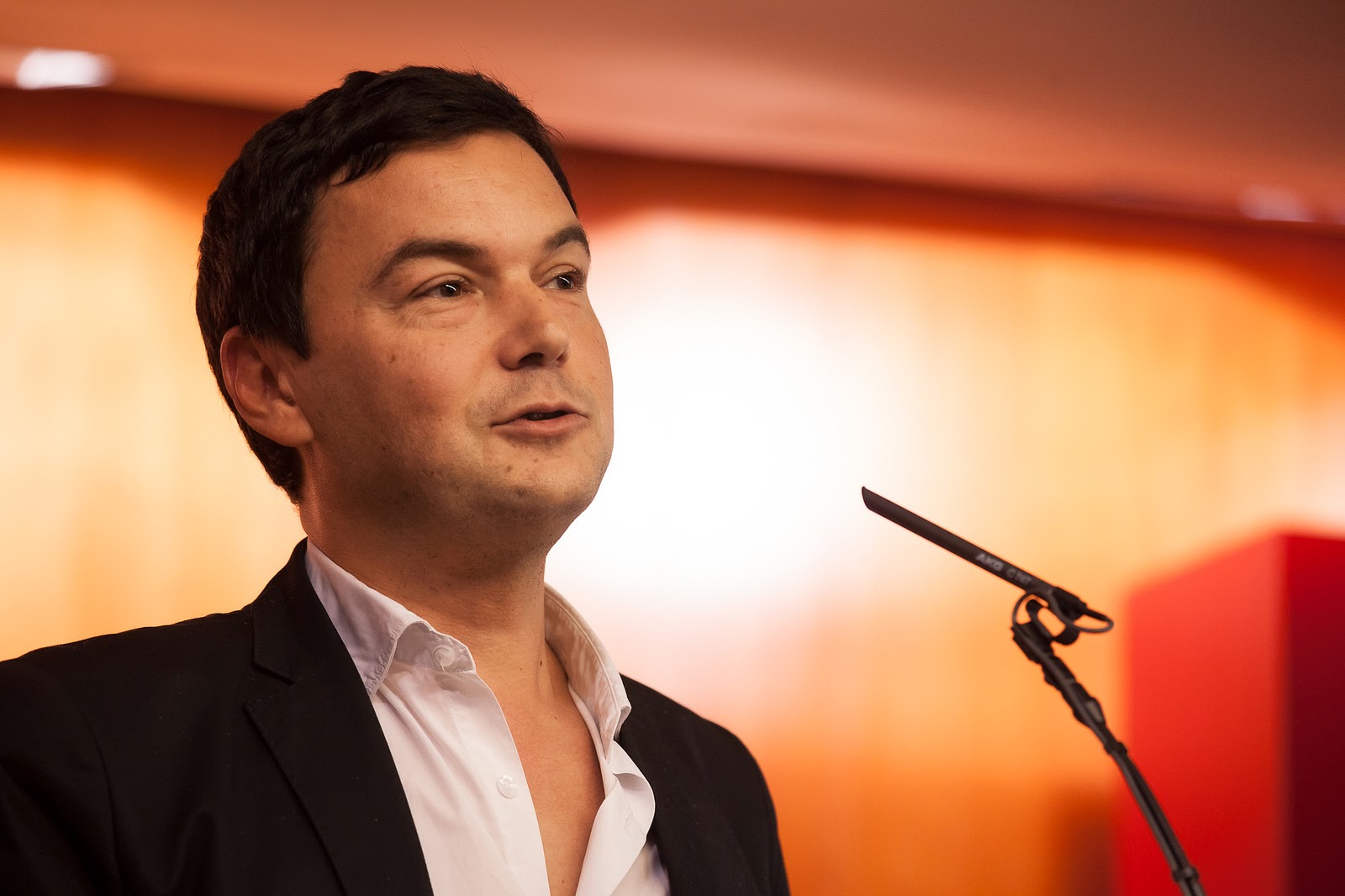 Thomas Piketty: Volkswirt, Autor und Initiator einer weltweiten Debatte über soziale Ungleichheit. Vortrag an der Universitat Pompeu Fabra Oktober 2014.